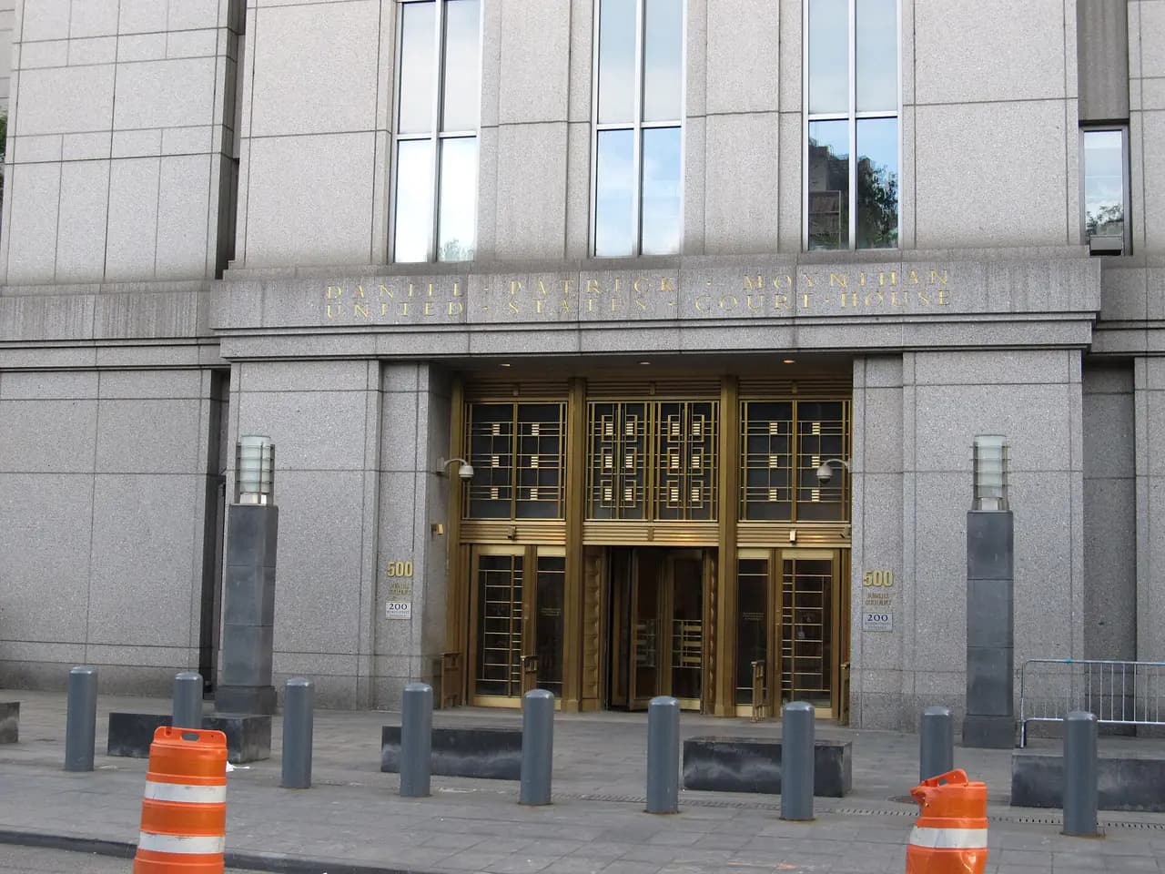 Entrance of the Daniel Patrick Moynihan United States Courthouse at 500 Pearl Street in Manhattan