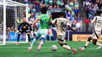 Epic Goalkeeping Stuns Seattle: Sounders and Red Bulls Lock Horns in 0-0 Thriller